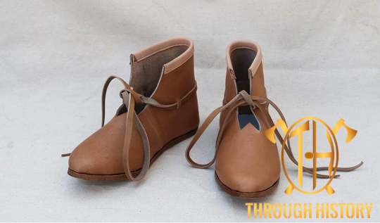 Chaussures Birka, reproduction historique en cuir (Suède) — costume viking | Through History
