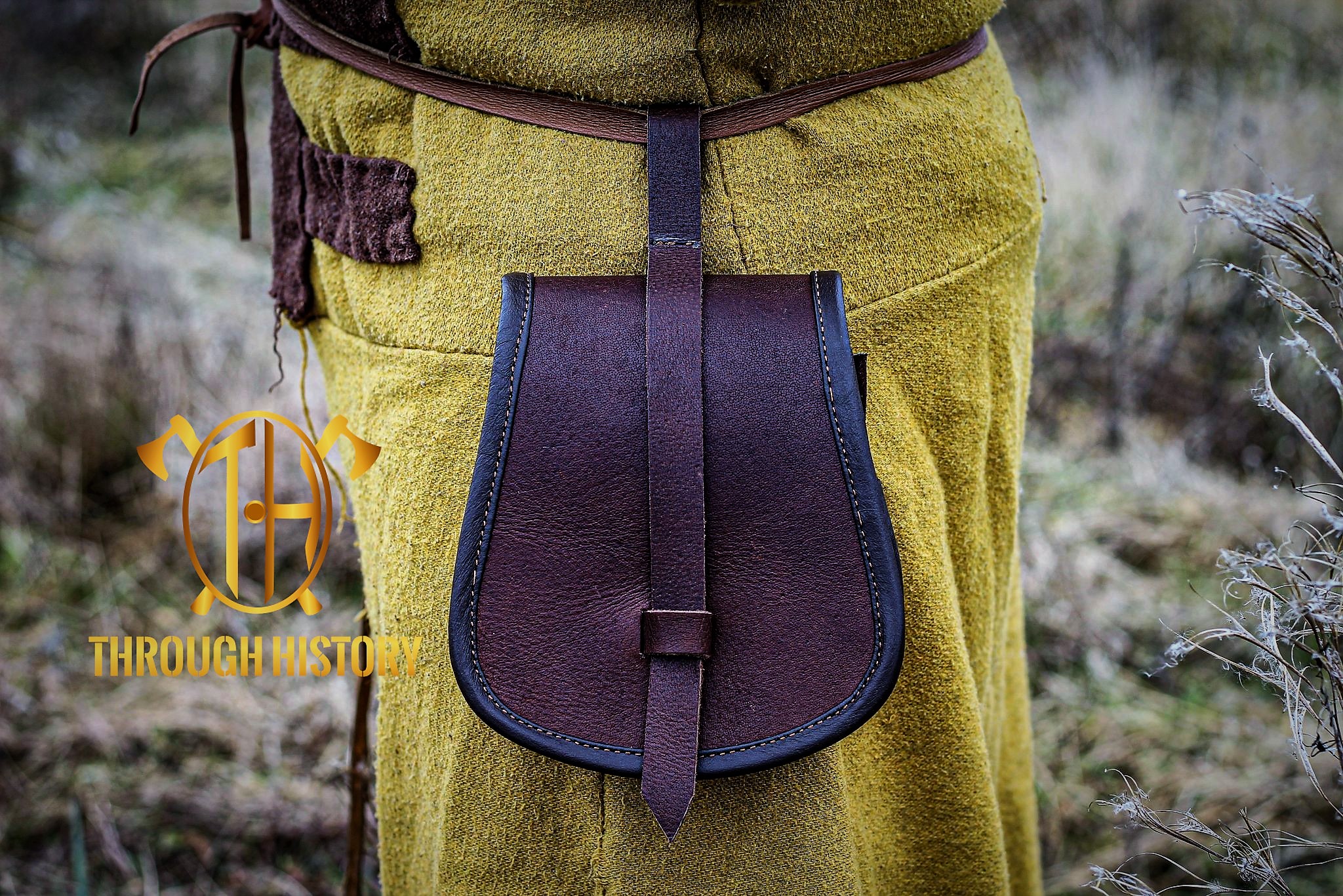 Escarcelle Tarsoly, reproduction historique en cuir — accessoire de reconstitution viking | Through History