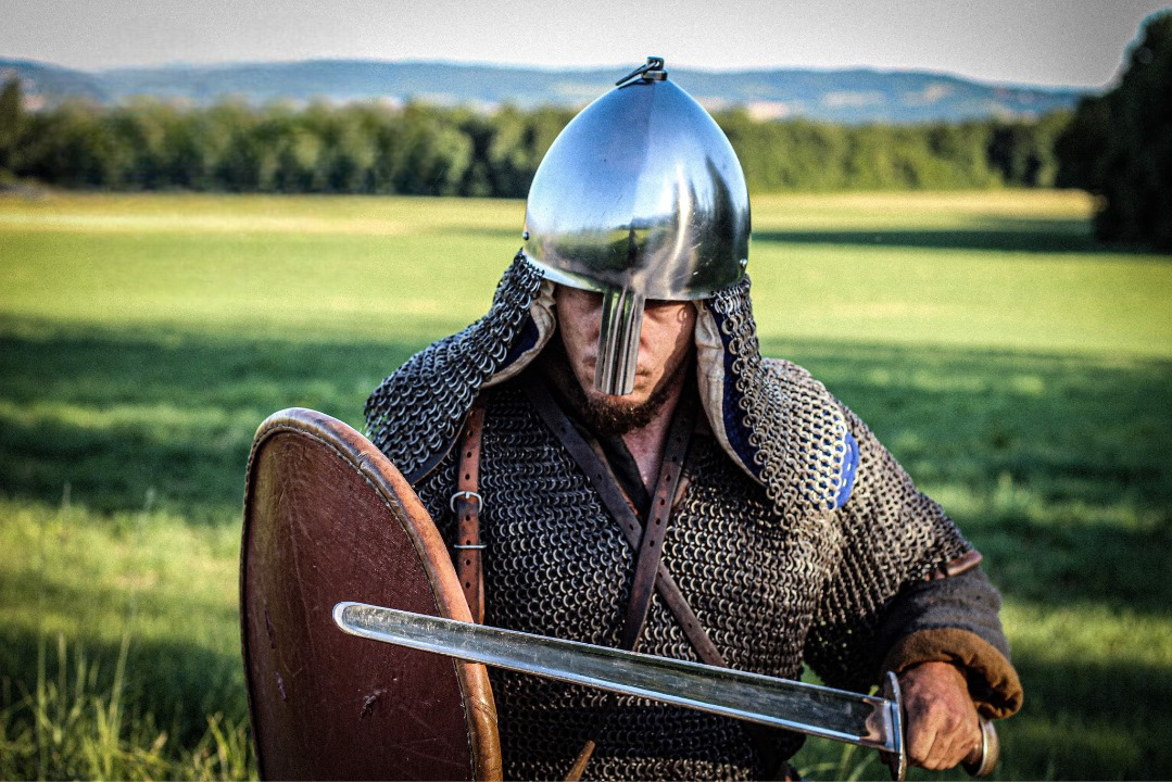 Casque de la Meuse (Maas river), reproduction historique en acier — reconstitution médiévale | Through History
