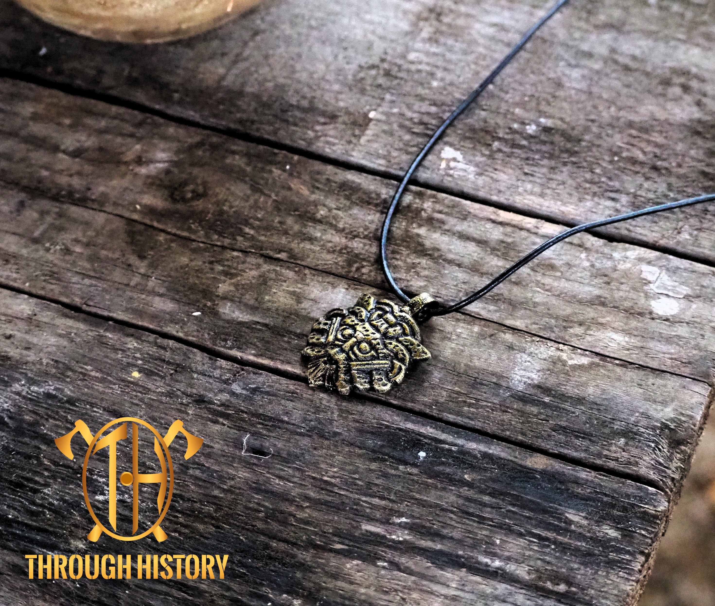Collier Gnezdovo en laiton, reproduction historique (Rus) — reconstitution viking | Through History