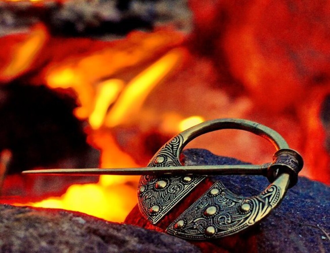 Broche Bally Spellan en bronze, reproduction historique (Irlande) — bijou de reconstitution viking | Through History