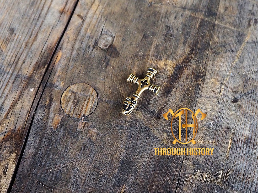 Croix à tête de loup en bronze de Fossi, reproduction historique (Islande) — reconstitution viking | Through History