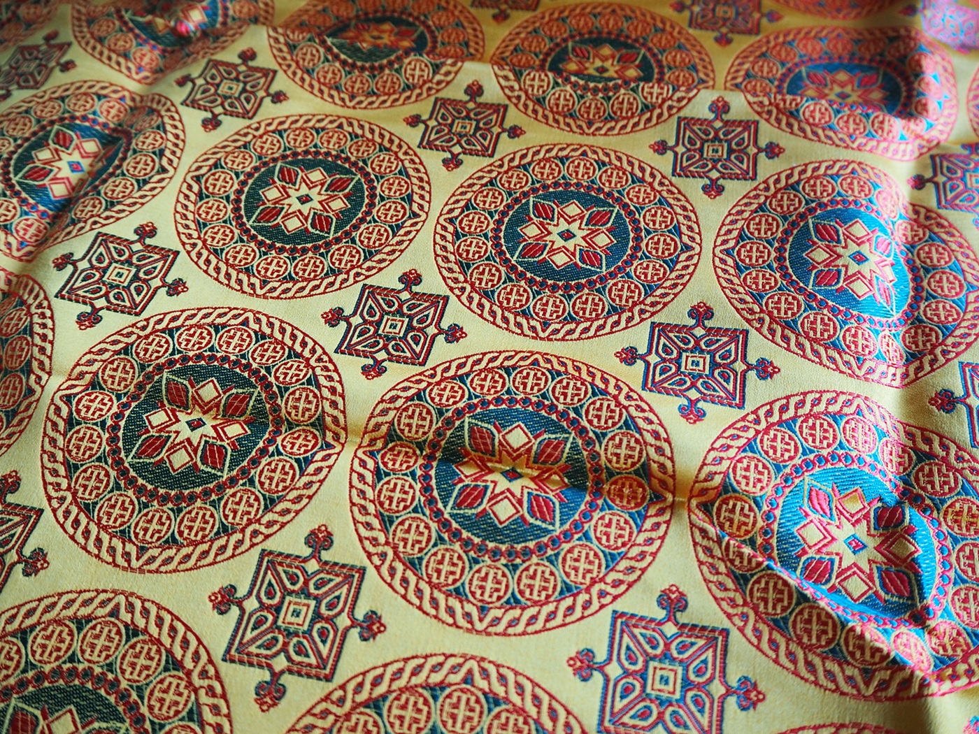 Soie Moschevaya Balka, reproduction historique de tissu médiéval — reconstitution historique | Through History