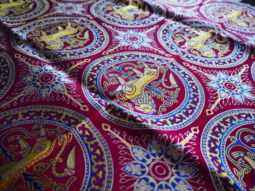 Soie byzantine Lion d'Esztergom, reproduction historique de tissu — reconstitution médiévale | Through History