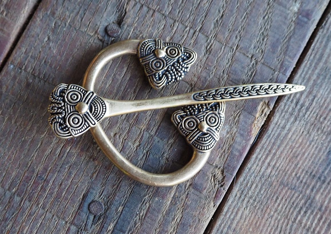 Fibule Hom, reproduction historique en bronze (Danemark) — reconstitution viking | Through History