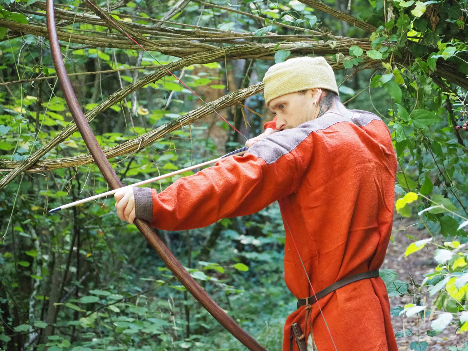 Flèche en bois, reproduction historique — archerie viking et médiévale | Through History