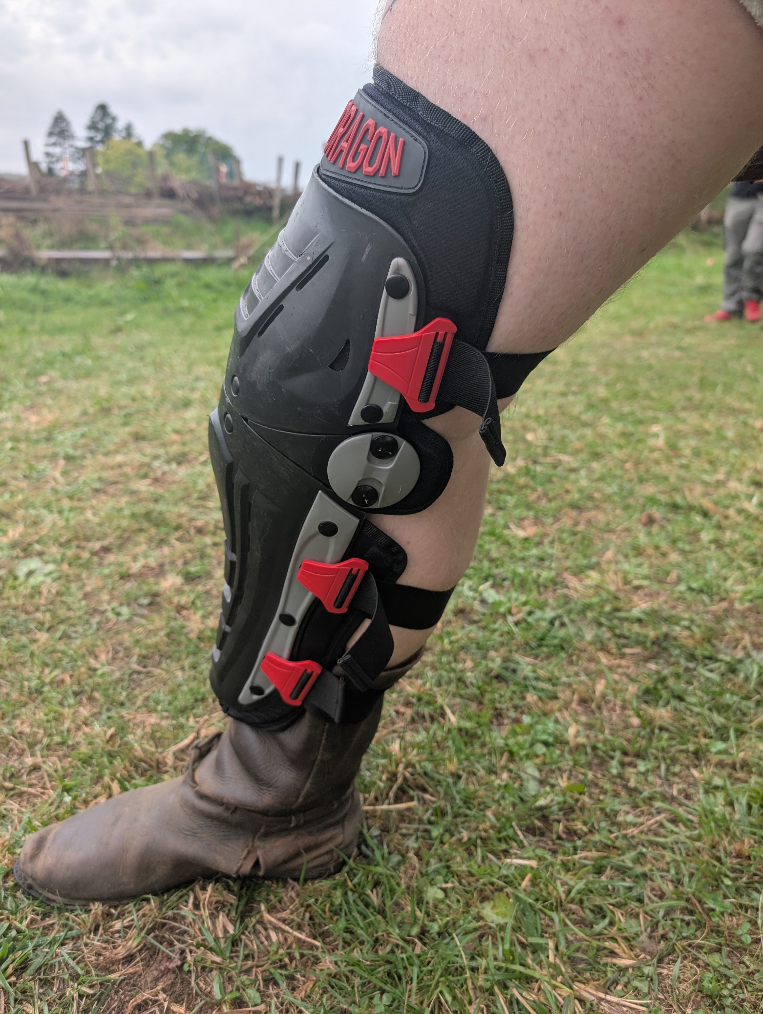 Protection de jambes, reproduction historique — combat médiéval | Through History