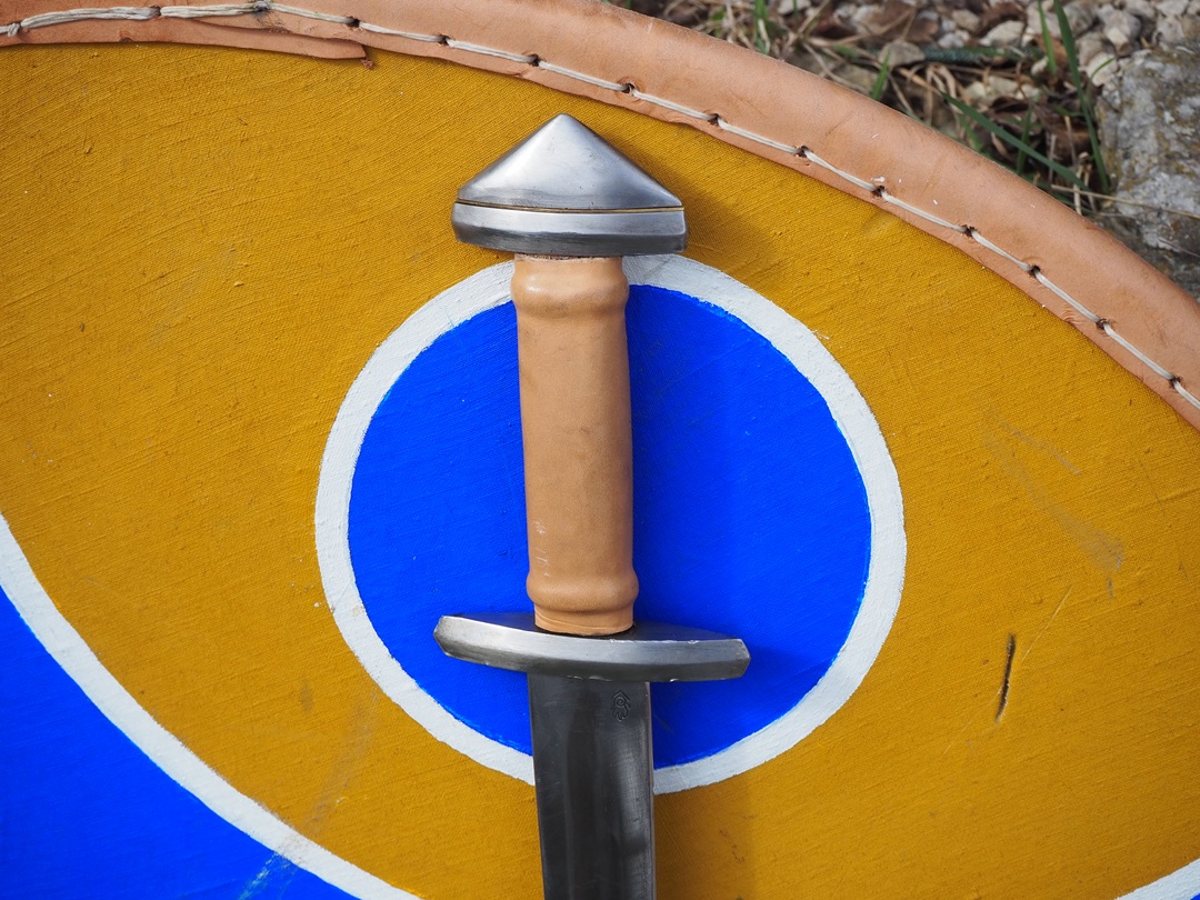 Épée viking type H, reproduction historique — reconstitution et combat médiéval | Through History