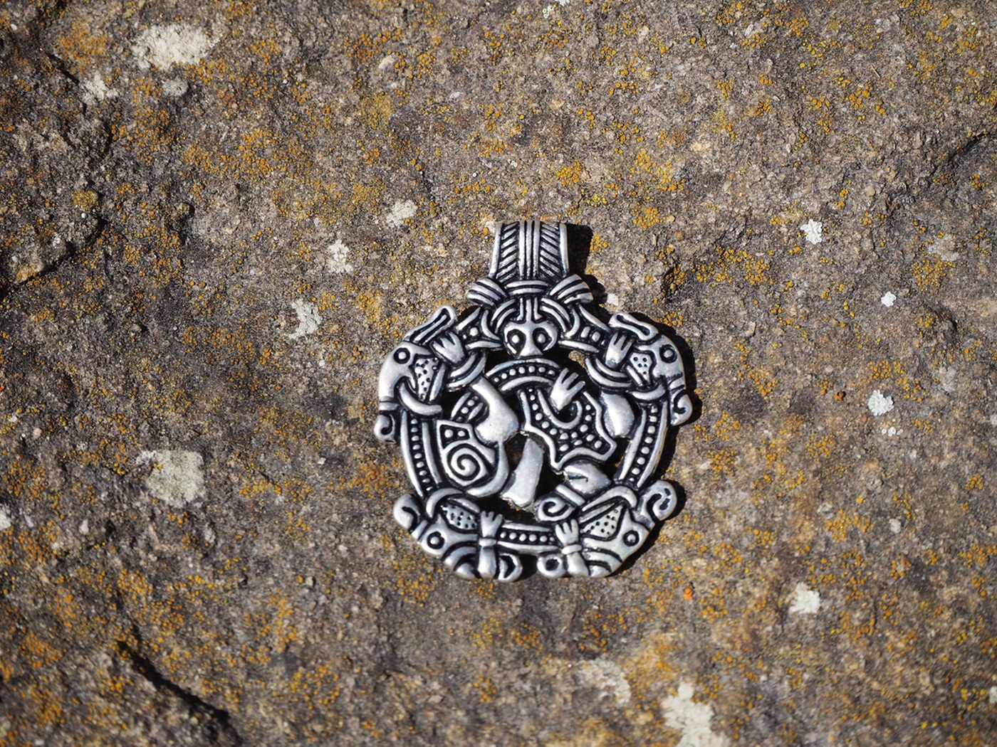 Pendentif Snoring, reproduction historique anglo-saxonne — reconstitution viking | Through History