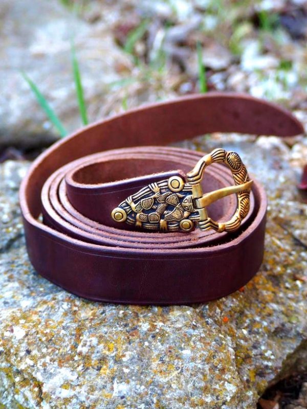 Ceinture viking style Oseberg (Gotland), cuir et boucle de bronze — Through History